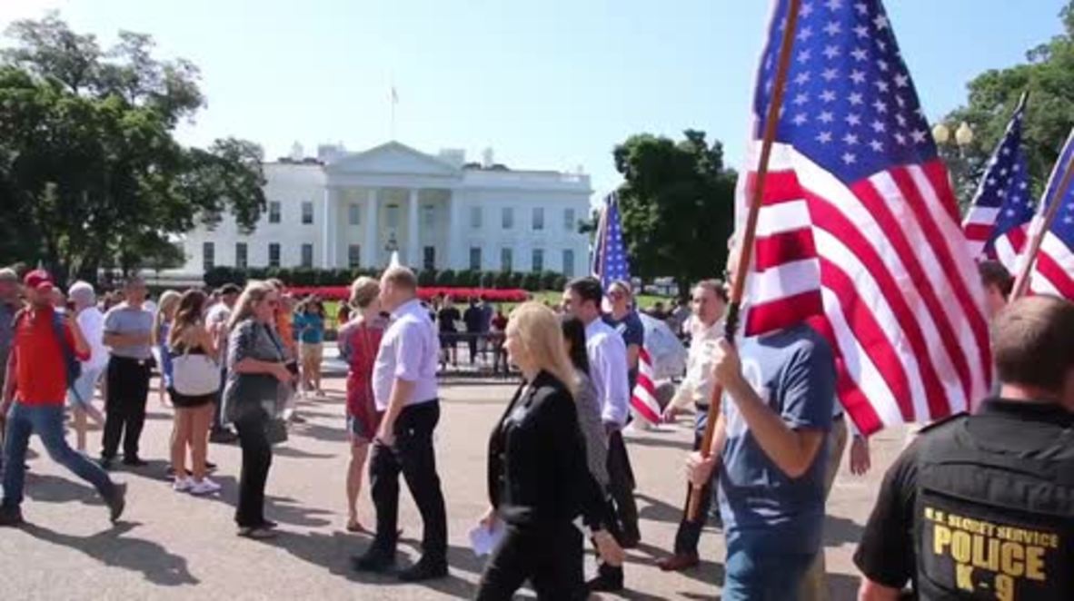 USA: 'We're not PUTIN up with it' - dozens of Democrats rally against 'Russian interference'