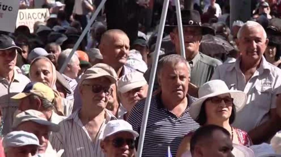 Moldova: Thousands gather outside parliament demanding repeal of 'anti-democratic' law