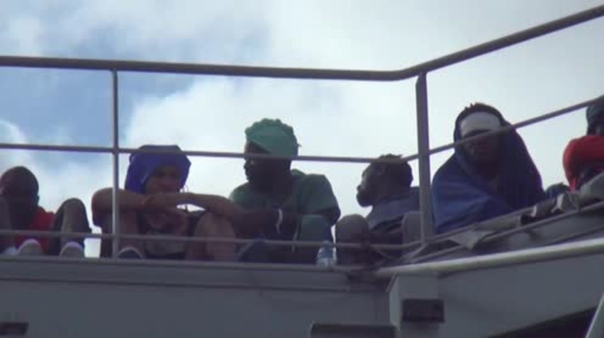 Italy: Hundreds of migrants arrive in Palermo after Spanish vessel brings them ashore