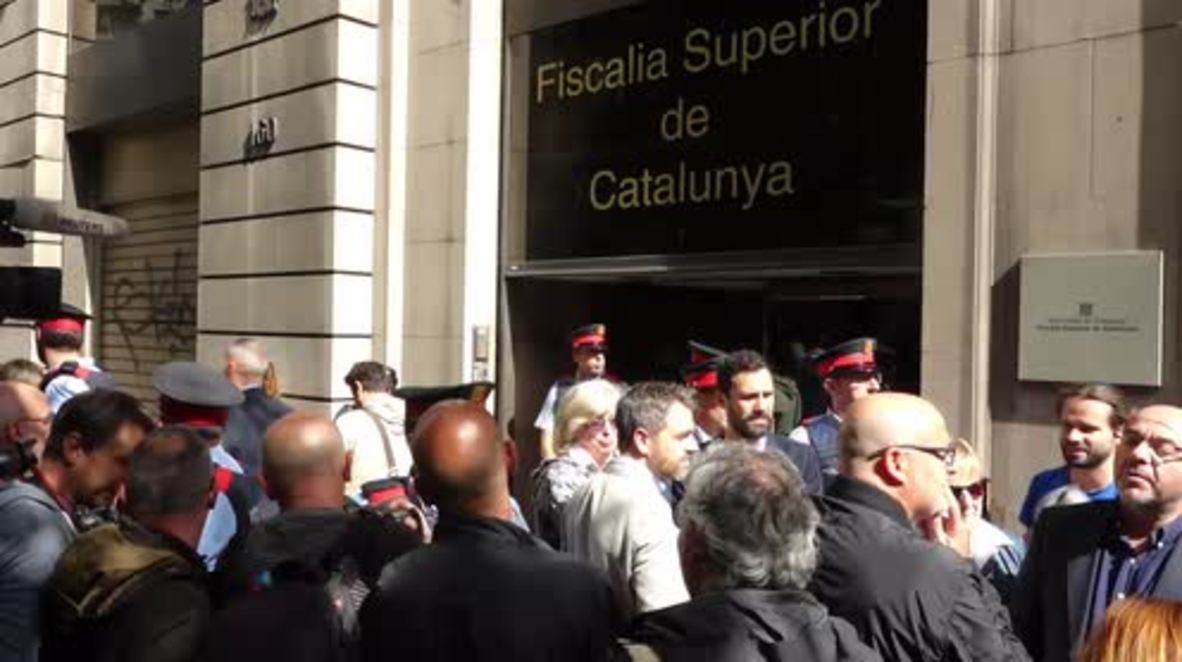 Spain: Catalan mayor remains silent in court during referendum questioning