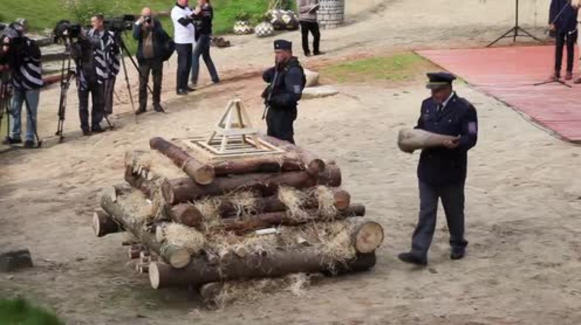 Czech Republic: $2 mln worth of rhino horns turned to ashes in protest at poaching plight