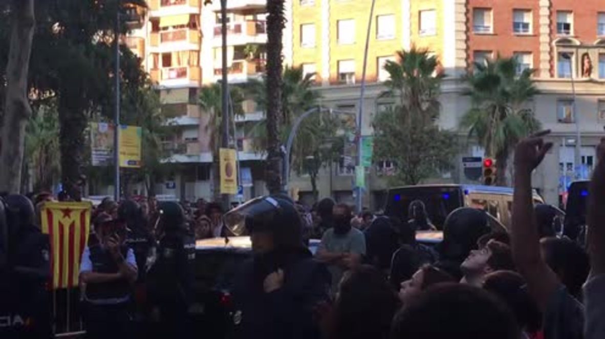 Spain: Police gather outside CUP HQ as pro-Catalan crowd jeers