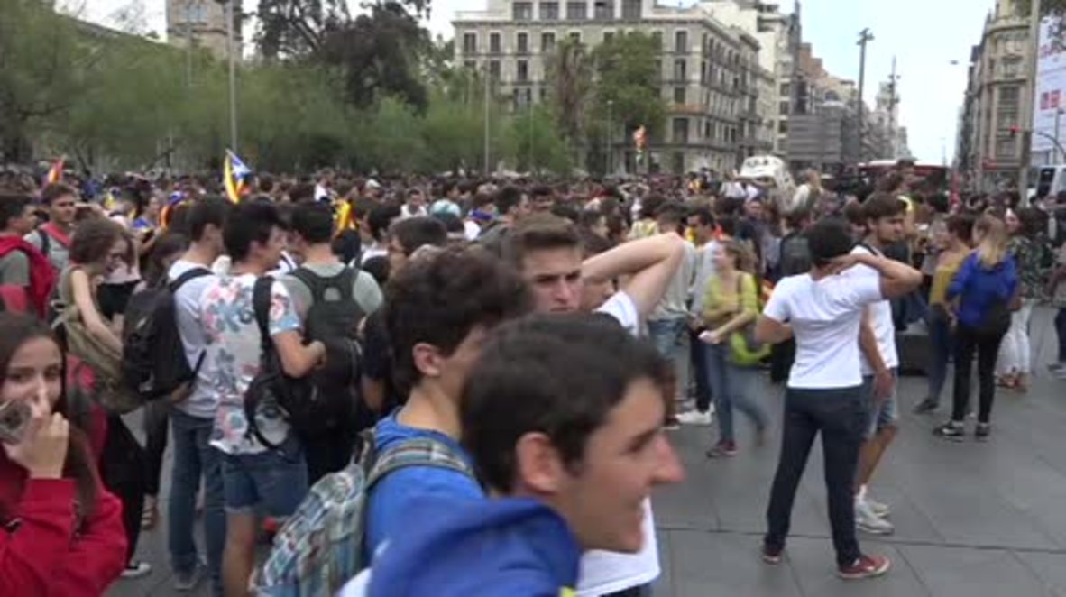 Spain: ‘An attack against democracy’ - Catalan students rally against crackdown