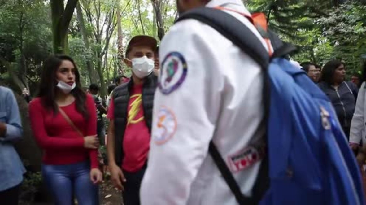 Mexico: Clown doctors cheer up quake rescuers in Mexico City