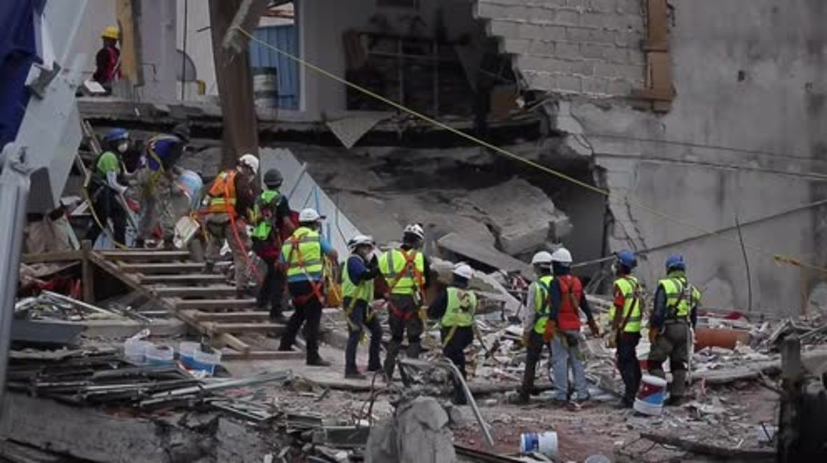 Mexico: Relatives of people trapped in building demand return of loved ones
