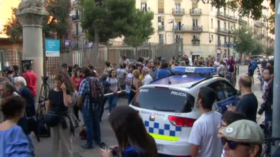 Spain: Catalans occupy school to defy Madrid's shutdown order