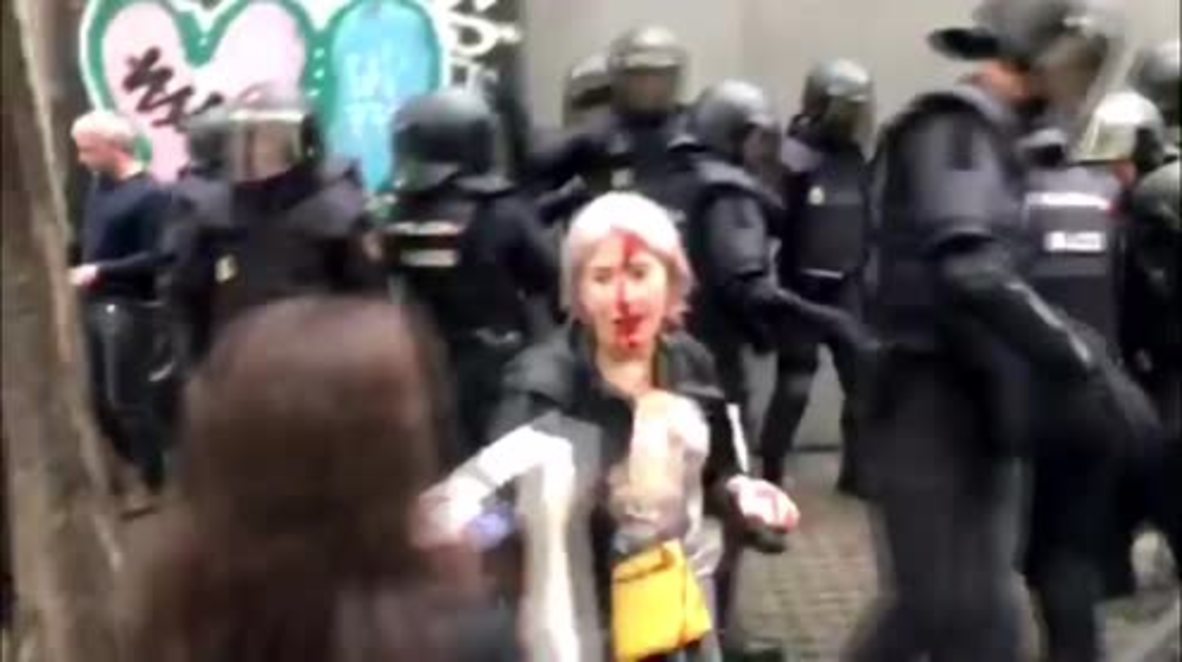 Spain: Several injured as police raid school polling station