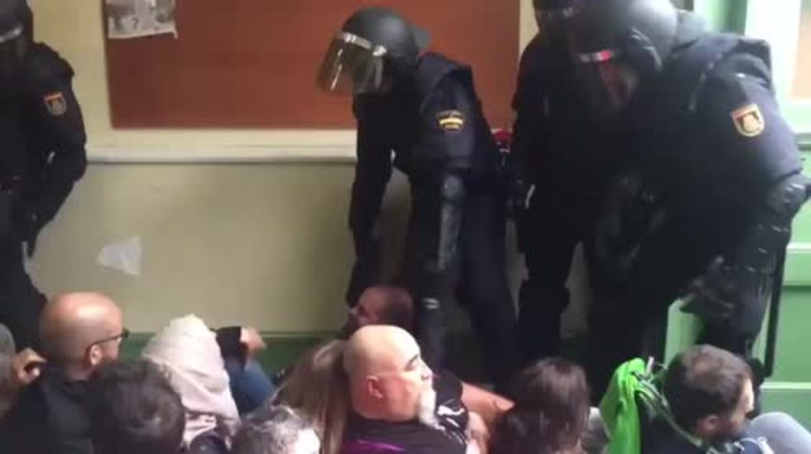 Spain: Screams rock Barcelona polling station as police beat and drag voters out