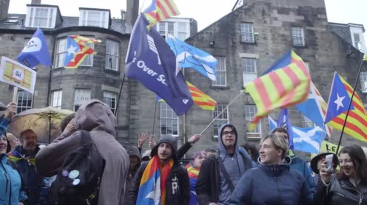 UK: Activists stage Catalan solidarity rally in front of Edinburgh's Spanish consulate
