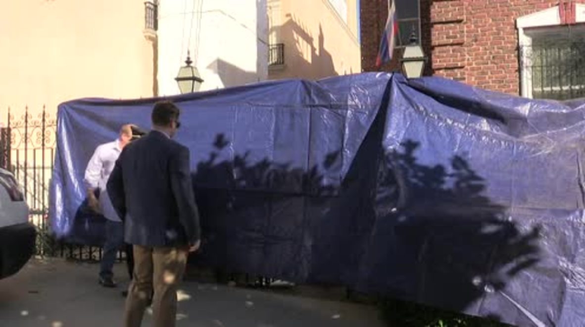 USA: Blacksmith breaks lock to Russian consular residence in San Fran after deadline expires