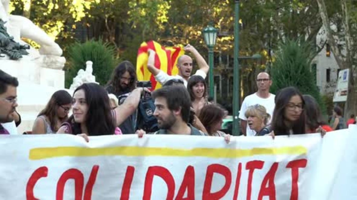 Portugal: Lisbon protests in unity with Catalonia outside Spanish embassy