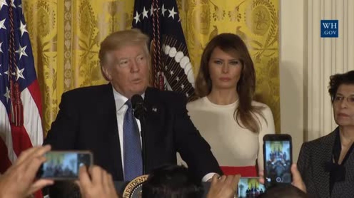 USA: Trump mimics Spanish, prays for Puerto Rico, Vegas