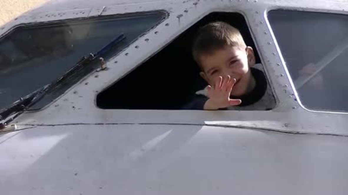 Flight of infancy! This kindergarten inside airplane is really taking off
