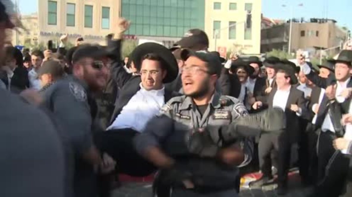 Israel: Ultra-Orthodox Jews shut down main arteries into central Jerusalem in protest at draft law