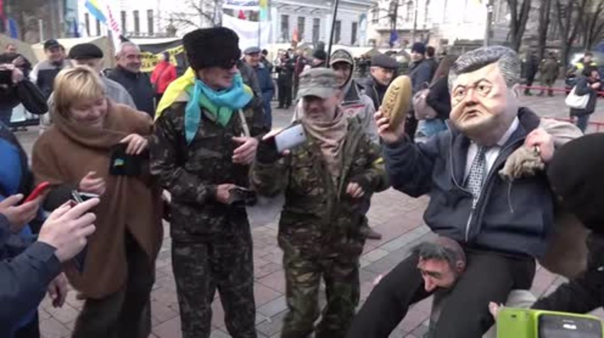 Ukraine: Saakashvili rallies anti-govt protesters as demo continues outside parliament