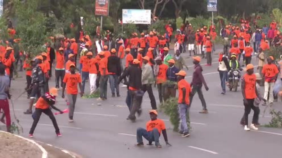 Kenya: Police use tear gas against protesters on eve of presidential elections