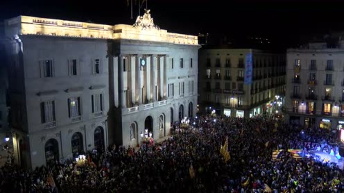 Spain: Barcelona square jampacked with Catalan independence revellers
