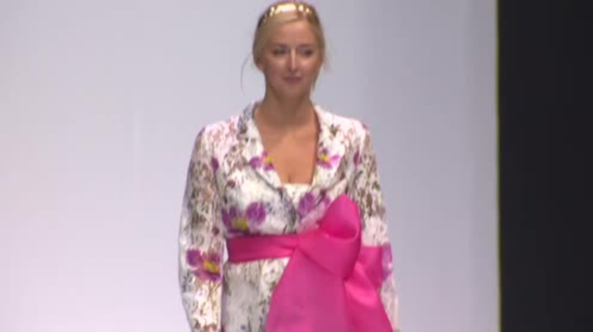 Russia: Paralympic champion becomes model at Moscow Fashion Week