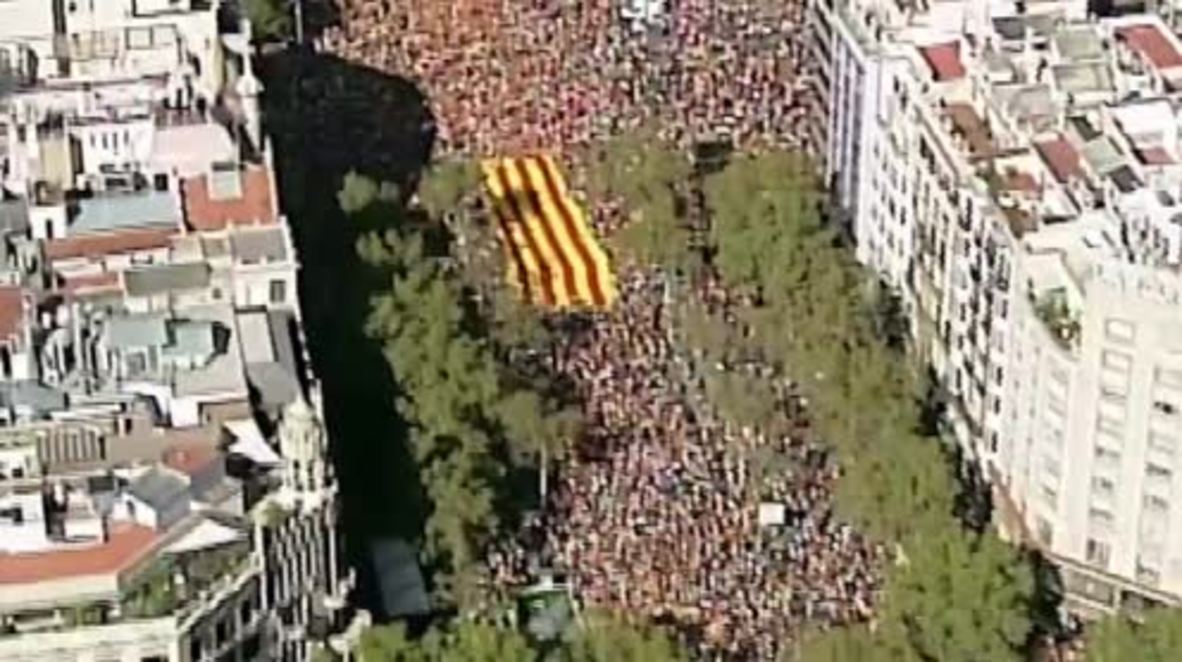 Spain: Dramatic aerial footage as tens of thousands line streets