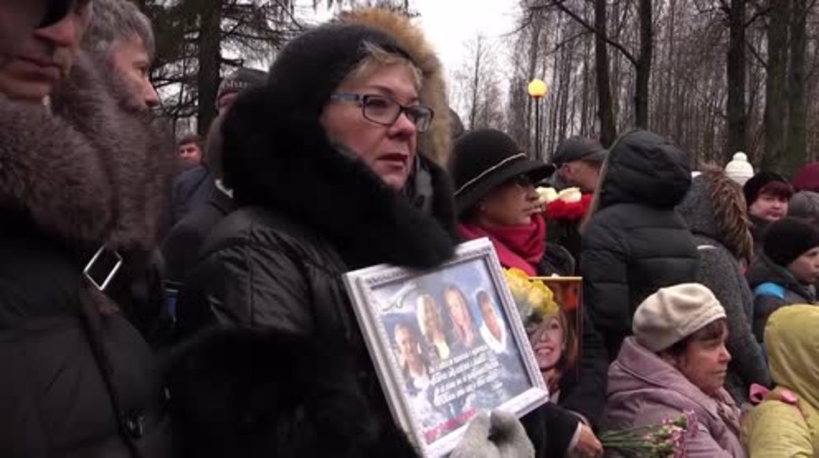 Russia: Hundreds gather for memorial of Metrojet bomb victims