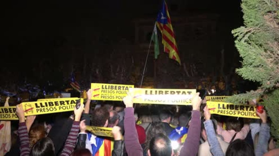 Spain: Protesters demand release of imprisoned politicians at Barcelona rally