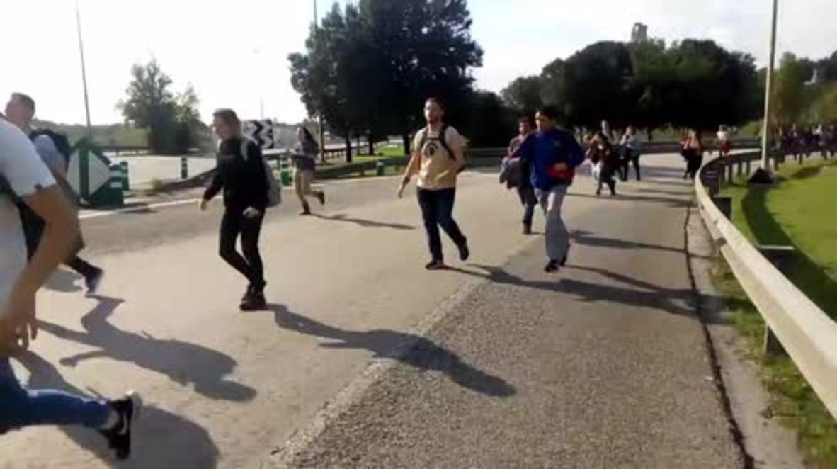 Spain: Students block Barcelona motorways to protest Catalan arrests