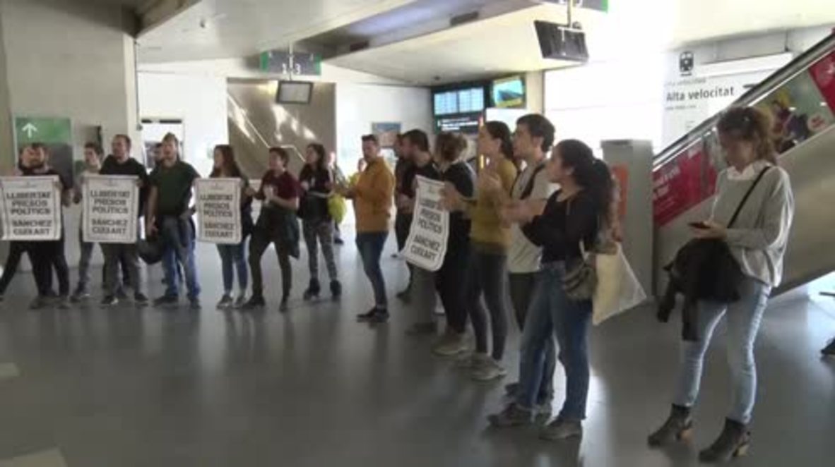 Spain: Trains come to a halt as protesters block railway tracks in Girona
