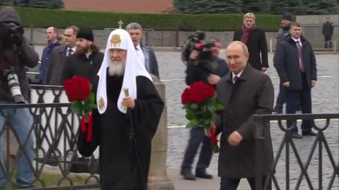 Rusia: Putin y el patriarca Kirill depositan flores en el Día de la Unidad Popular