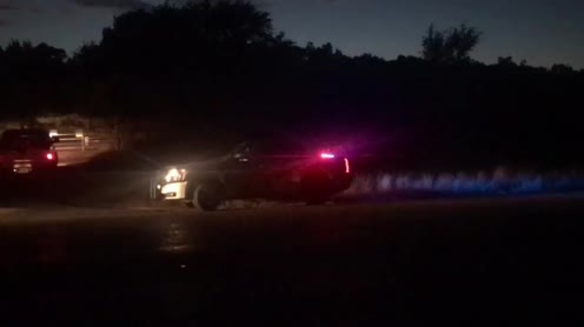 USA: Police arrive at alleged home of Texas church shooting suspect