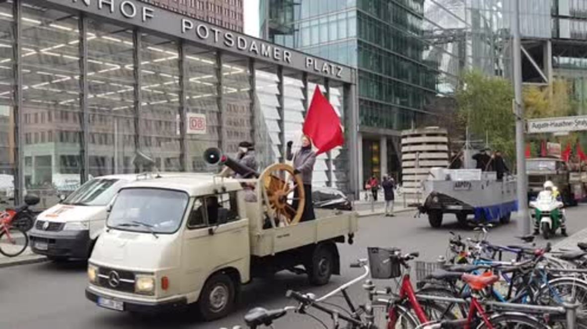 Germany: Surprise military parade marks Russian Revolution anniversary in Berlin