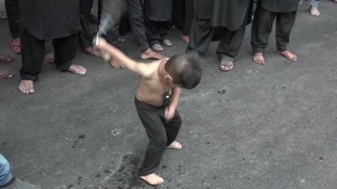 India: Self-flagellating Shia worshippers take part in Mumbai Arbaeen procession *GRAPHIC*
