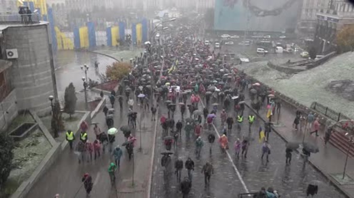 Ukraine: Saakashvili leads hundreds to parliament to demand Poroshenko's impeachment