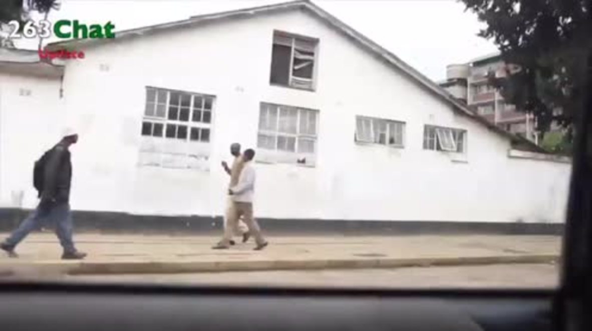 Zimbabwe: Armoured vehicles remain on Harare's streets amid apparent calm