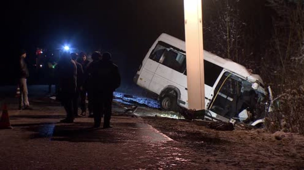 Russia: 15 dead in bus-timber transporter crash in Mari El