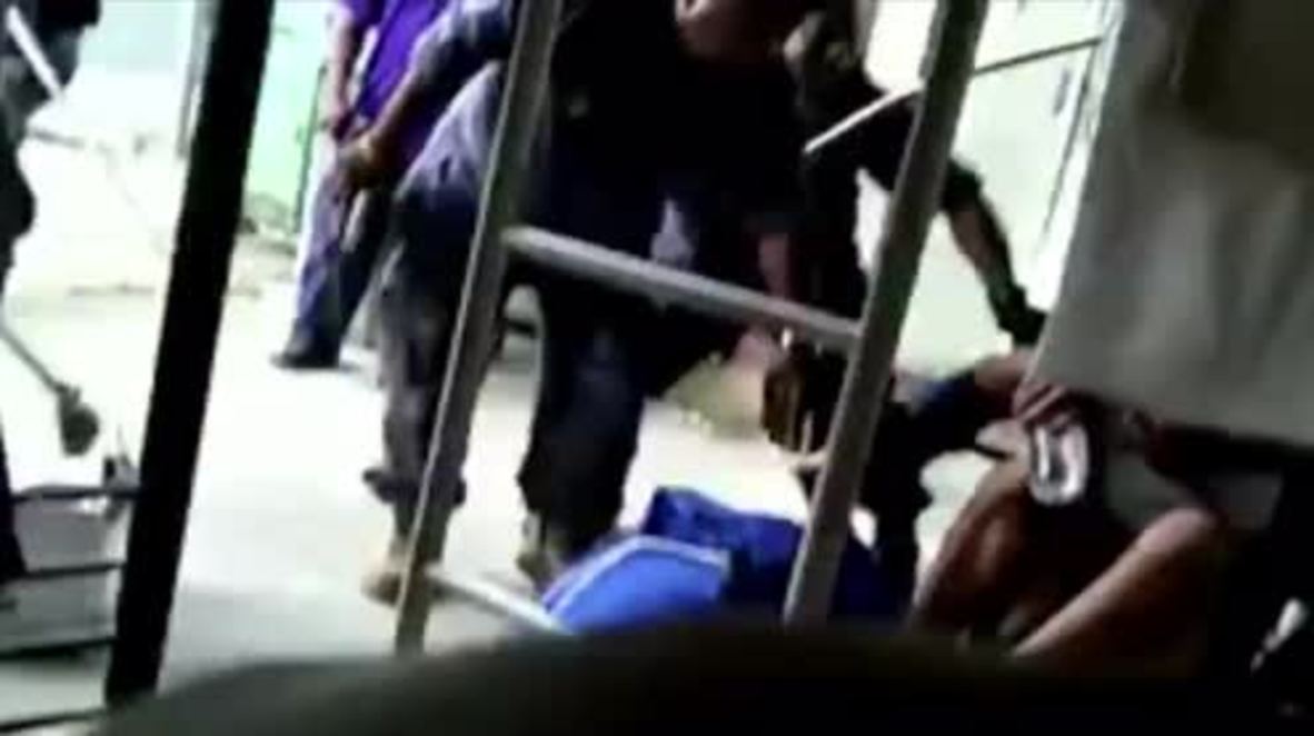 Papa New Guinea: Police beat refugees with metal poles