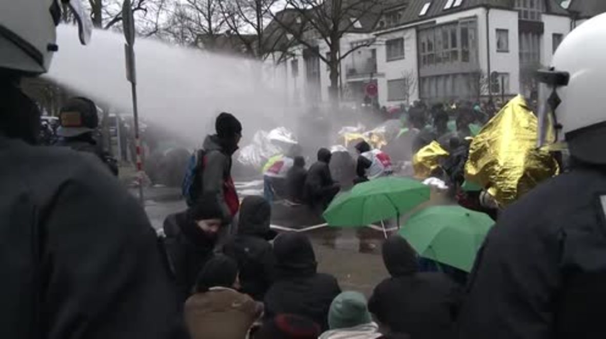 Germany: Water cannons blast anti-AfD protesters in freezing-cold Hannover