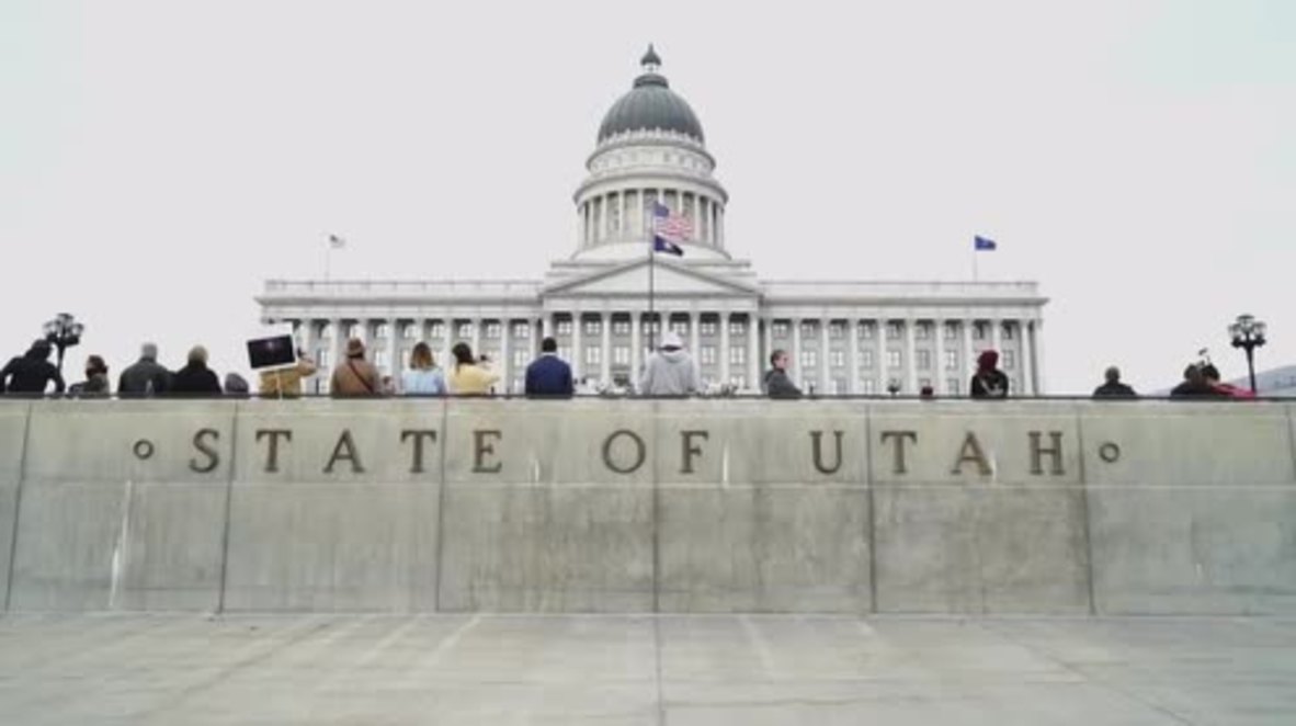 EE.UU.: "¡Las manos fuera de Utah!" - Miles de personas se oponen a los planes de reducir monumentos nacionales