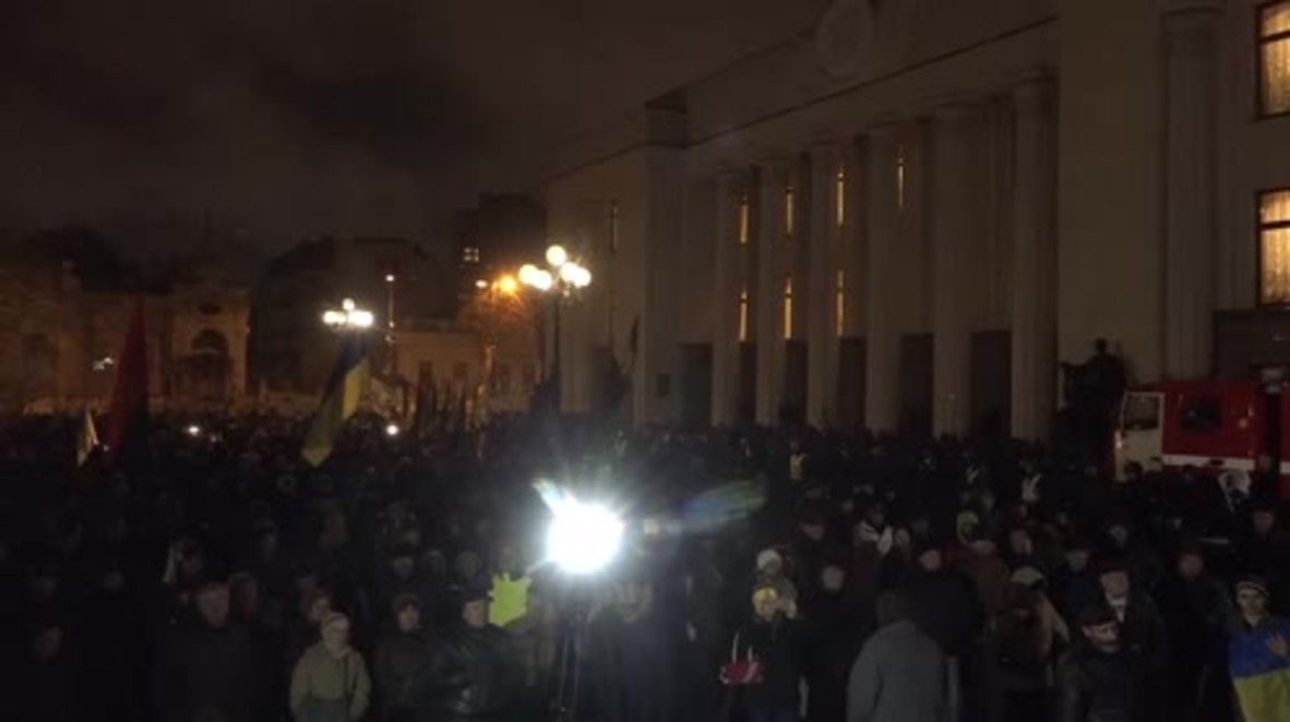 Ukraine: 'I'll keep these handcuffs. I'll save them for Poroshenko' - Saakashvili to supporters