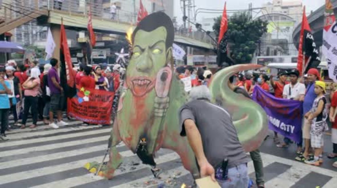 Philippines: Protesters in Manila burn Duterte effigy for Urban Poor Solidarity Week