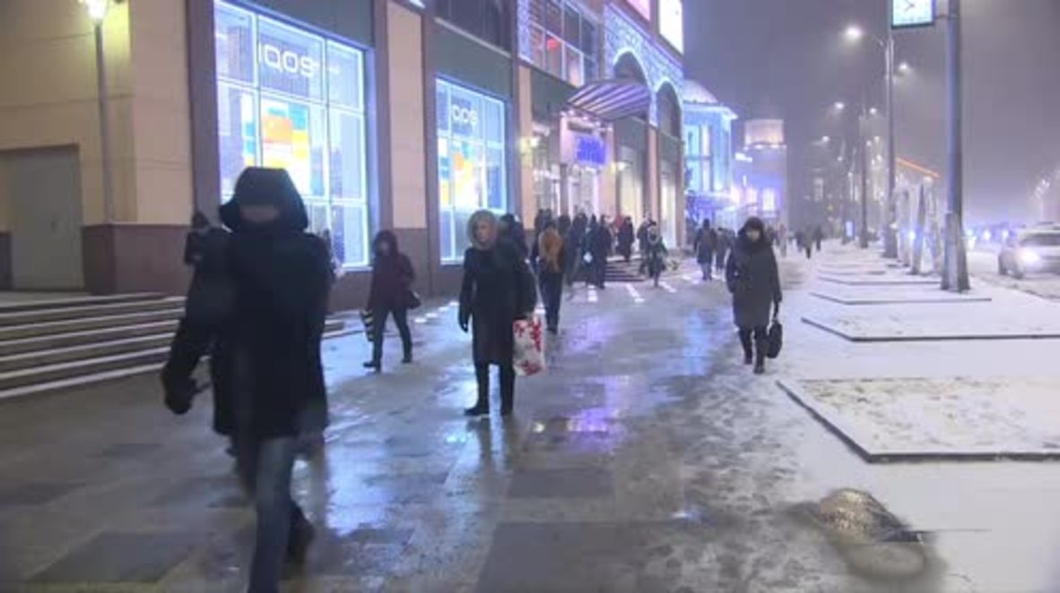 Russia: 'It's hard to breathe!' - Muscovites concerned about 'weird smell'