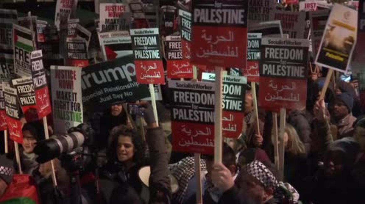 UK: Hundreds protest outside London’s US Embassy over Jerusalem decision