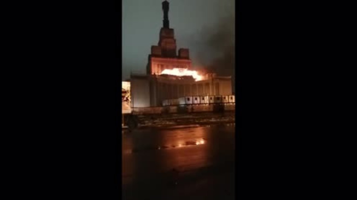 Russia: Two injured in Moscow amusement park building blaze *EXCLUSIVE*