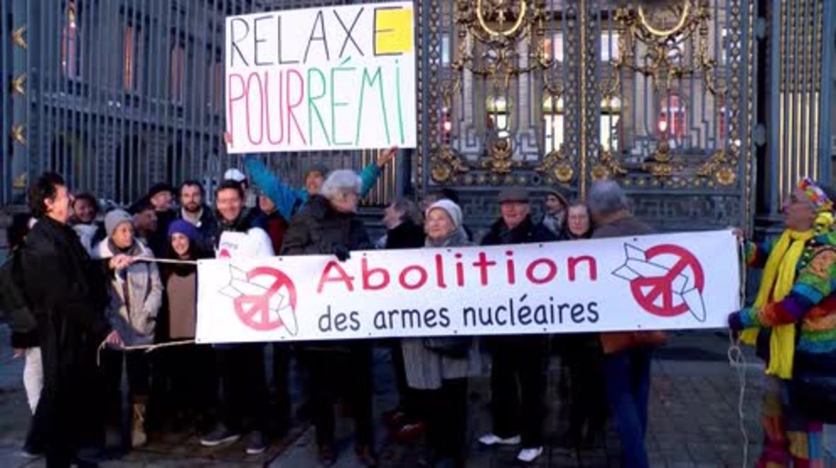 Francia: Activistas antinucleares protestan en el juicio por una acción contra Macron
