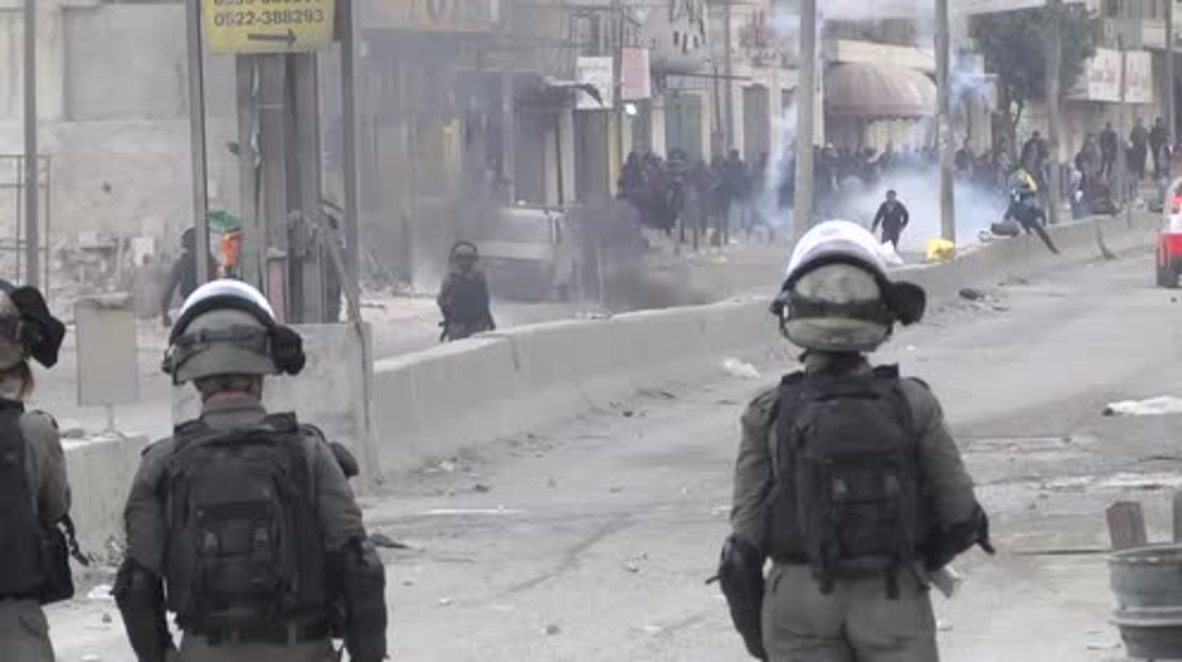 Estado de Palestina: Gas lacrimógeno contra manifestantes palestinos en Qalandiya
