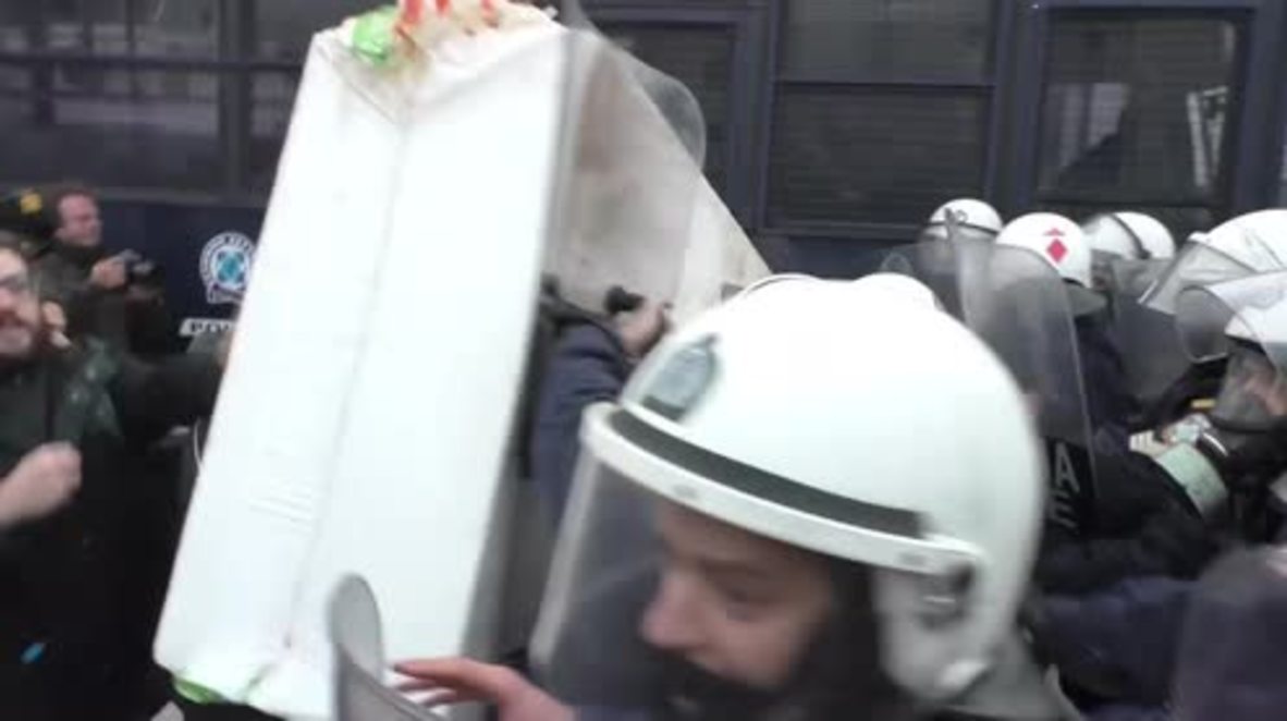 Greece: Furious clashes at protest against auctions of seized properties