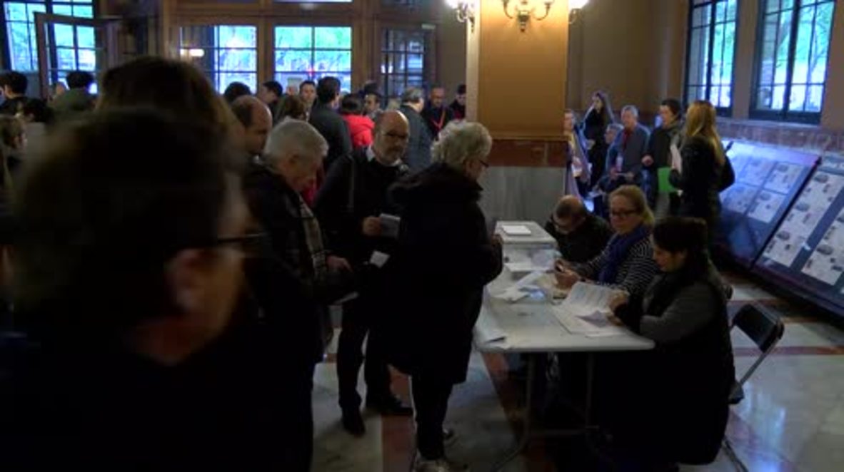 Spain: Barcelonans hit polling stations as Catalan snap election kicks off