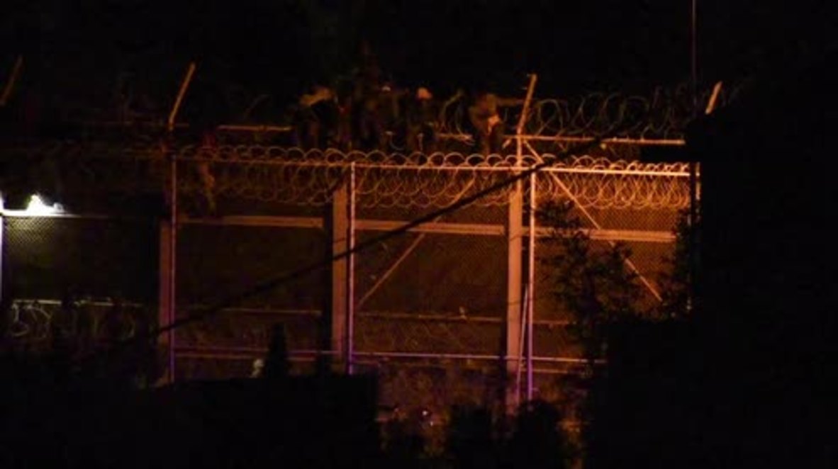Spain: Migrants stuck on barbed wire fence, attempting to enter Ceuta