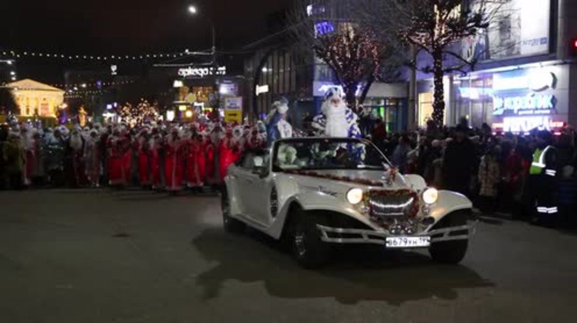 Rusia: ¡Ded Moroz ha llegado a la ciudad! El desfile festivo da comienzo a las vacaciones en Riazán