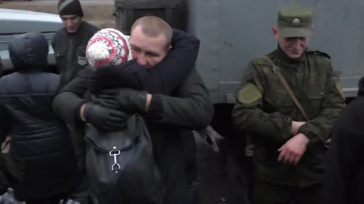 Ucrania: Kiev y Donbáss mantienen un intercambio de prisioneros a gran escala