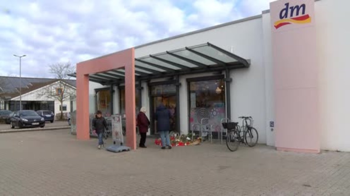 Alemania: Altar para una niña de 15 años asesinada por un refugiado afgano